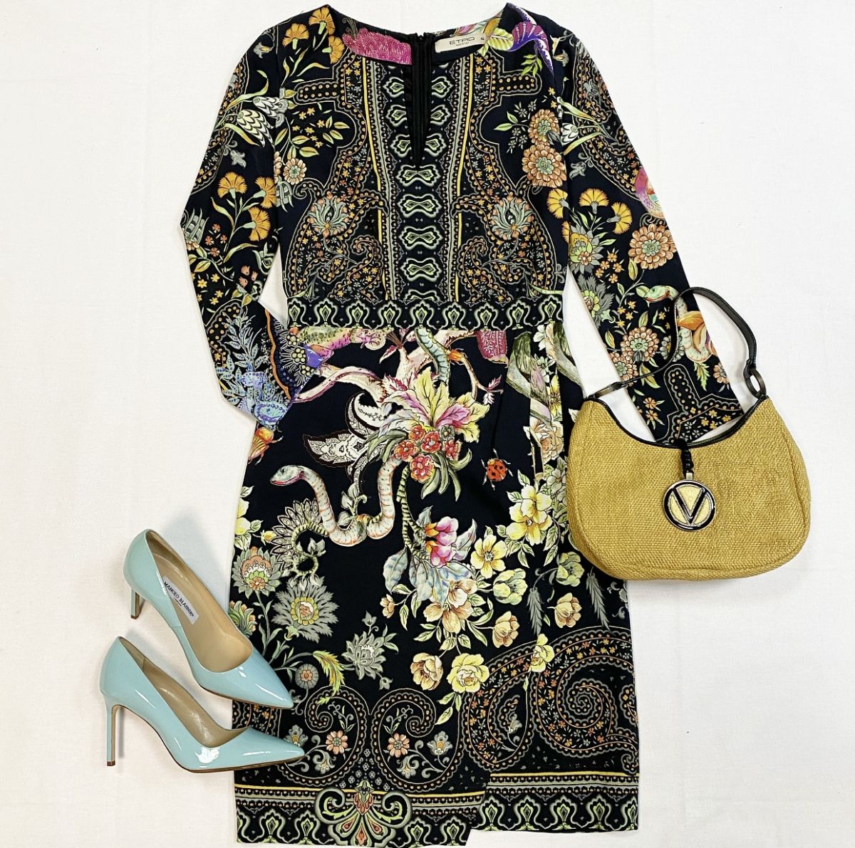 Платье Etro размер 42 цена 12 308 руб
Туфли Manolo Blahnik размер 38 цена 15 385 руб
Сумка Valentino