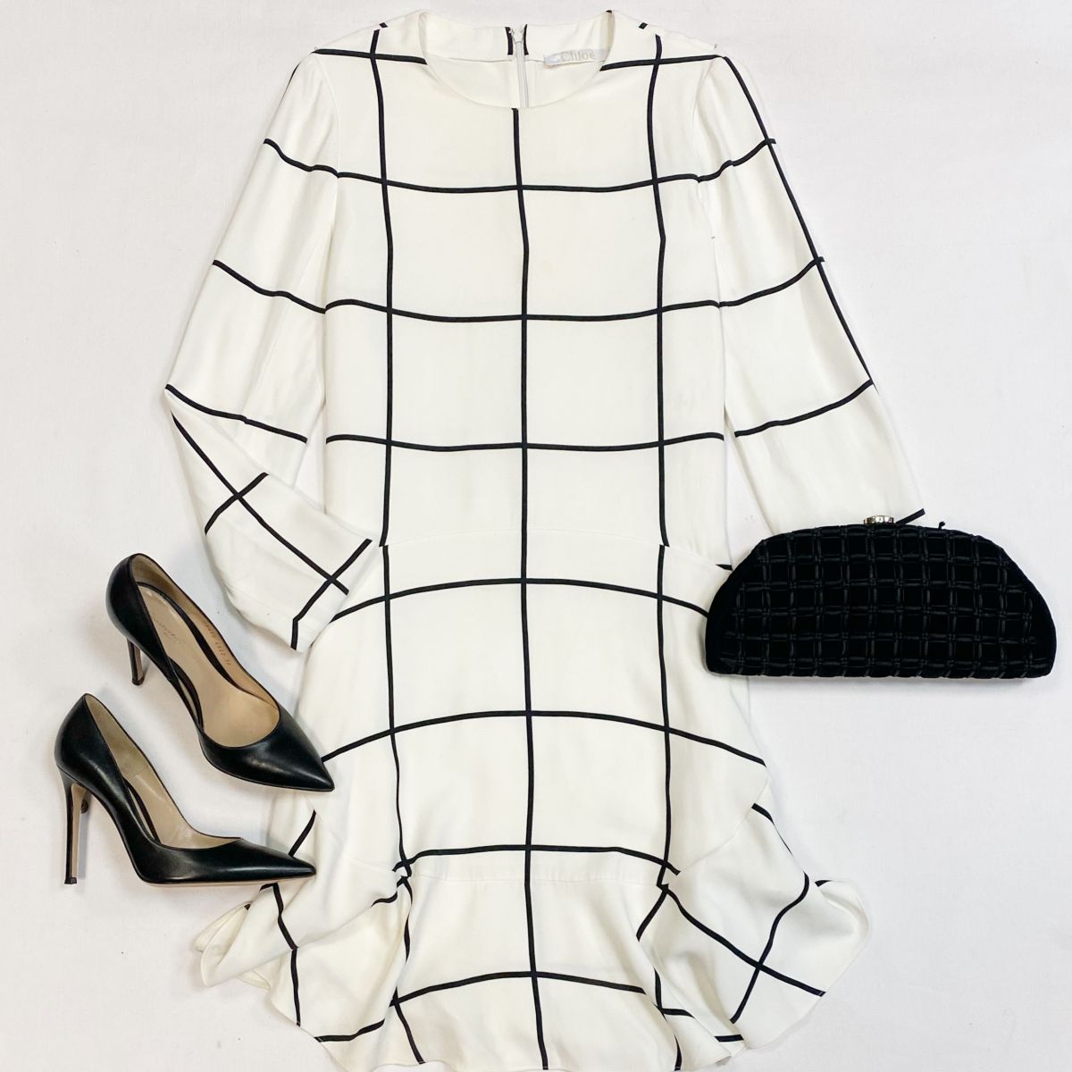 Платье Chloe размер 38 цена 7 693 рубТуфли Gianvito Rossi размер 38 цена 15 385 рубКлатч Chanel