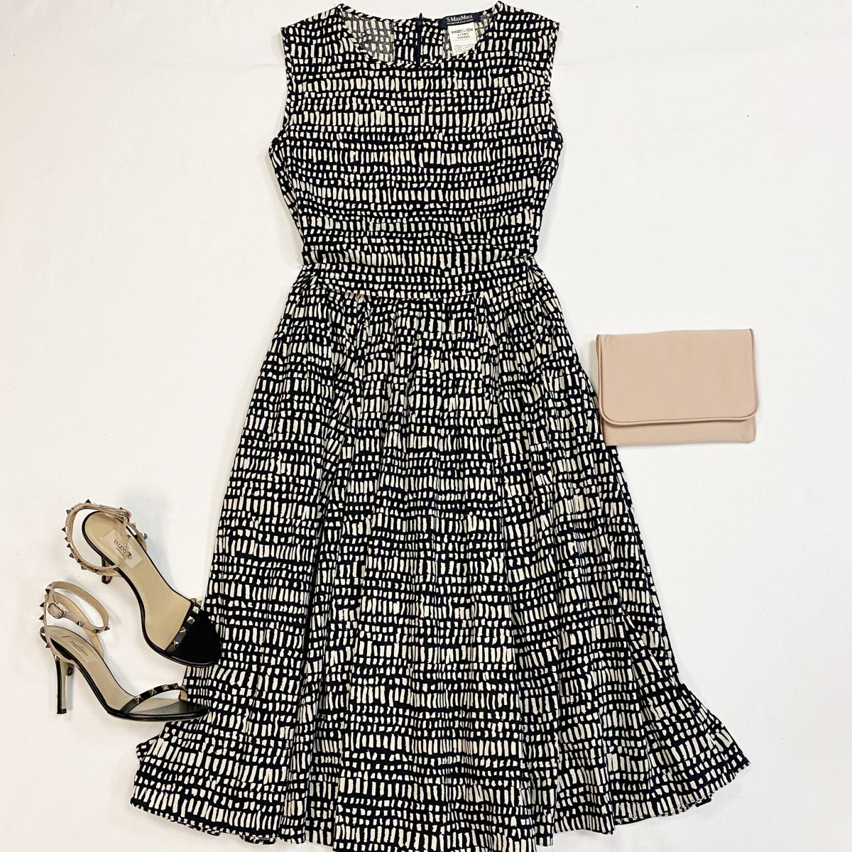 Платье Max Mara размер 46 цена 9 231 рубБосоножки Valentino размер 36.5 цена 15 385 рубКлатч Alberta Ferretti