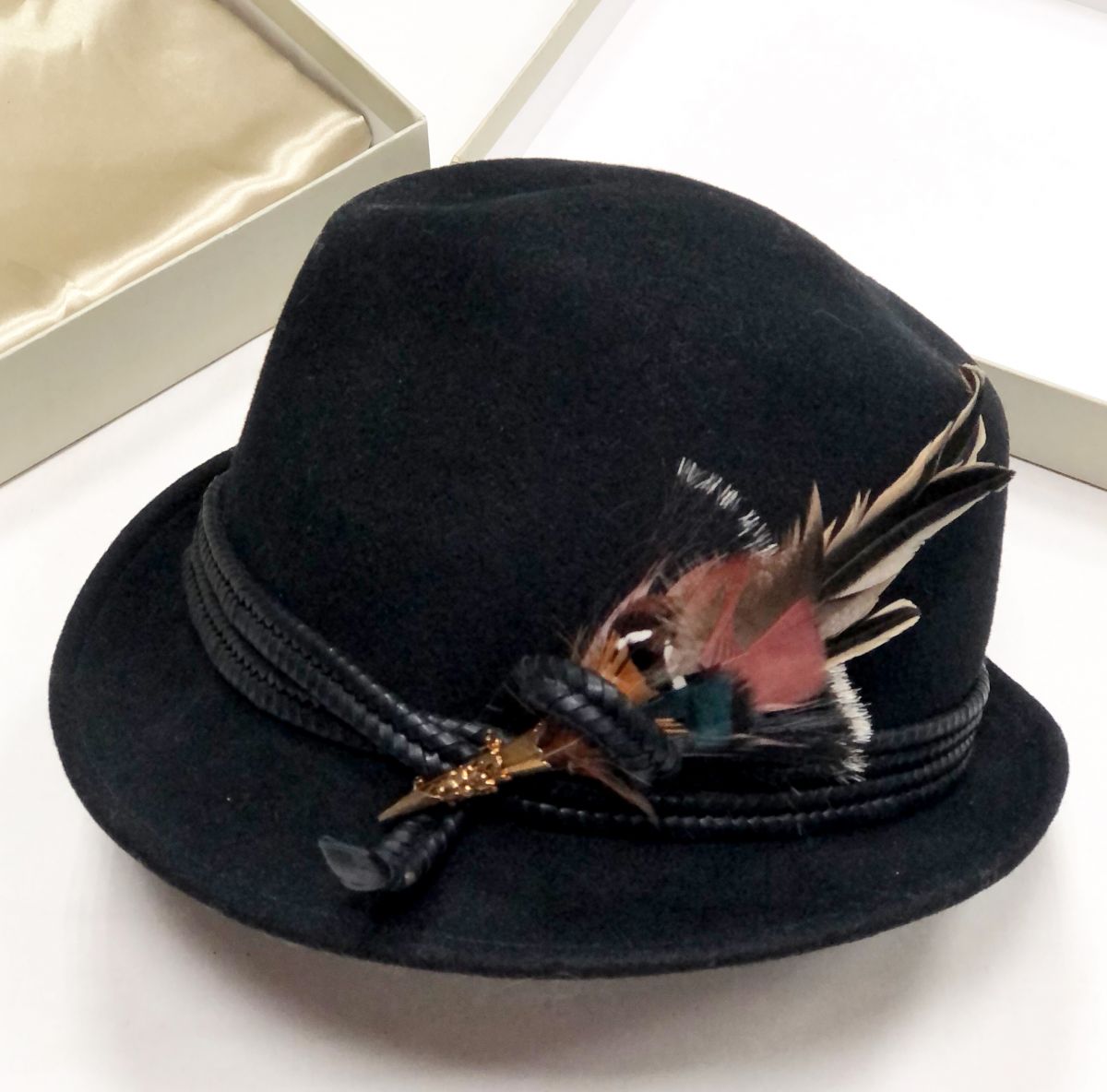 Шляпа Emilio Pucci цена 7 828 руб

