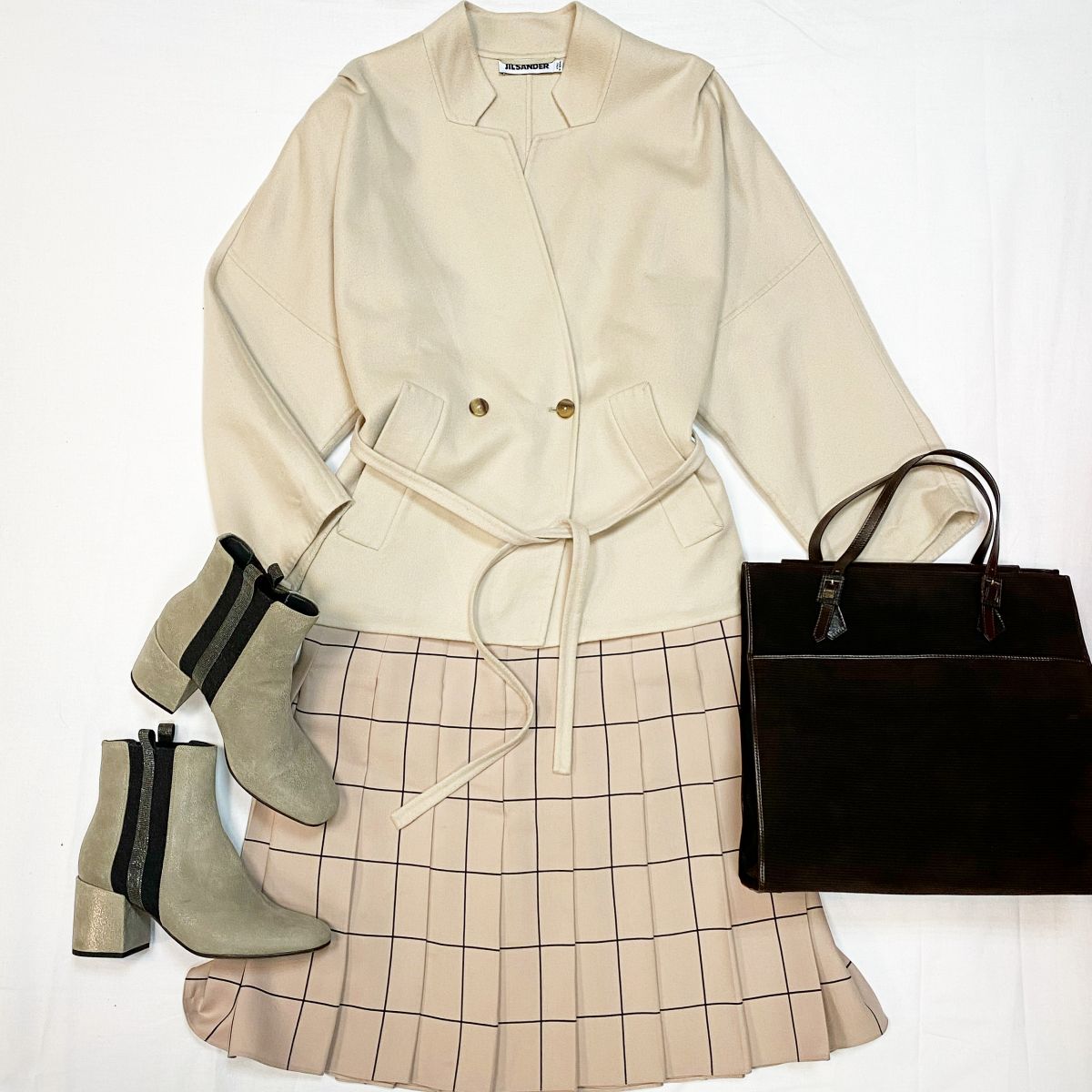 Жакет / кашемир / Jil Sander размер 36 цена 12 308 руб Юбка Valentino размер 42 цена 15 385 руб Ботильоны Brunello Cucinelli размер 38 цена 46 155 руб Сумка Jimmy Choo