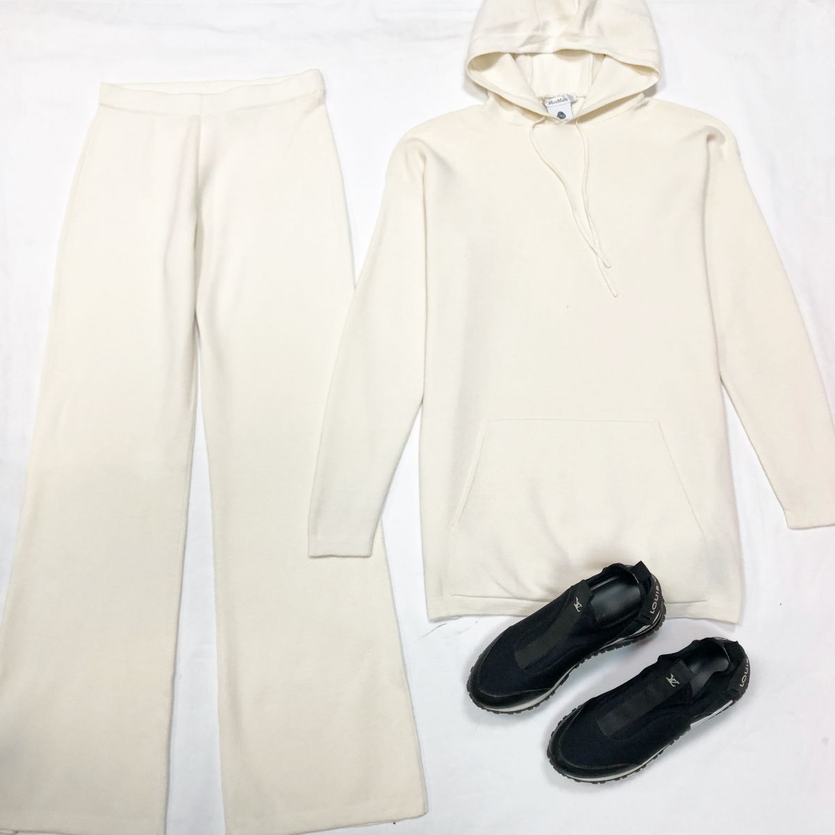 Костюм Max Mara размер S цена 13 847 руб Кроссовки Louis Vuitton размер 36.5 цена 18 462 руб