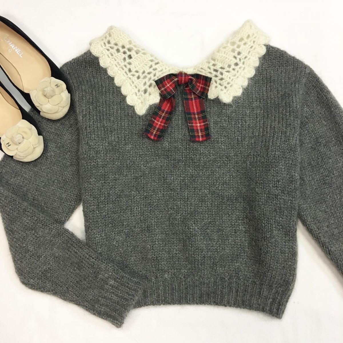 Кофта /шитьё Miumiu размер 38 цена 23 078 руб Балетки Chanel  размер 38.5 цена 15 385 руб