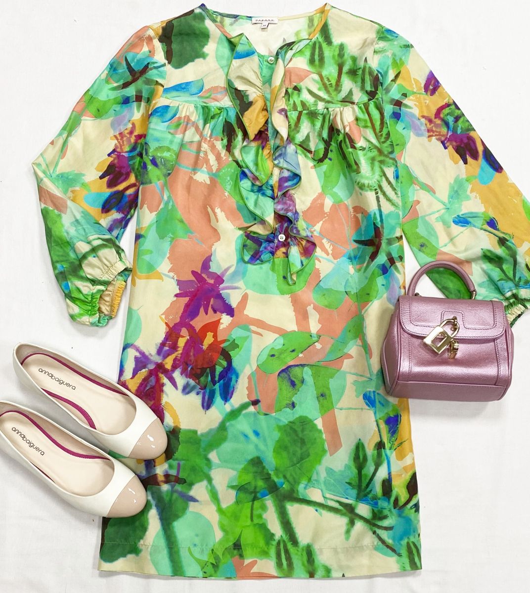 Платье PAROSH размер M цена 6 262 руб
Балетки размер 38 цена 10 959 руб
Сумка Dolce Gabbana 