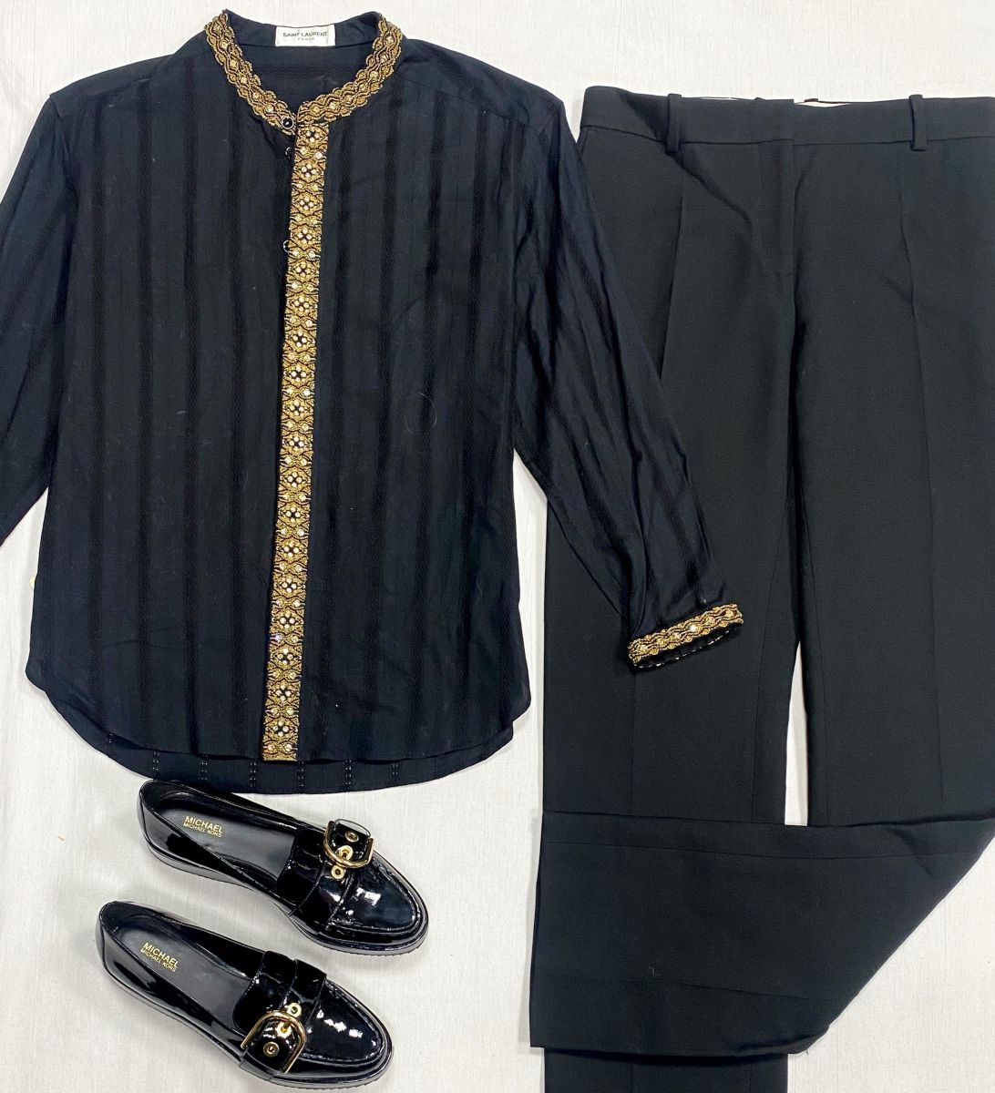Рубашка/ вышивка/ Saint Laurent размер 40 цена 23 483 руб
Брюки Celine размер 42 цена 10 959 руб
Лоферы Michael Kors размер 37 цена 9 393 руб
