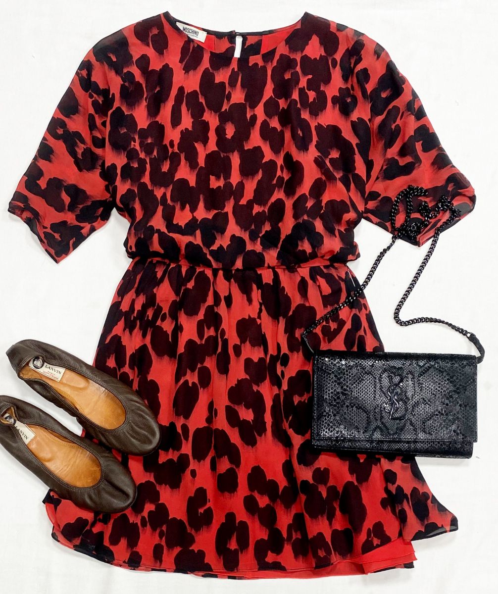 Платье Moschino размер 42 цена 9 393 рубБалетки Lanvin размер 38 цена 7 828 рубСумка Saint Laurent