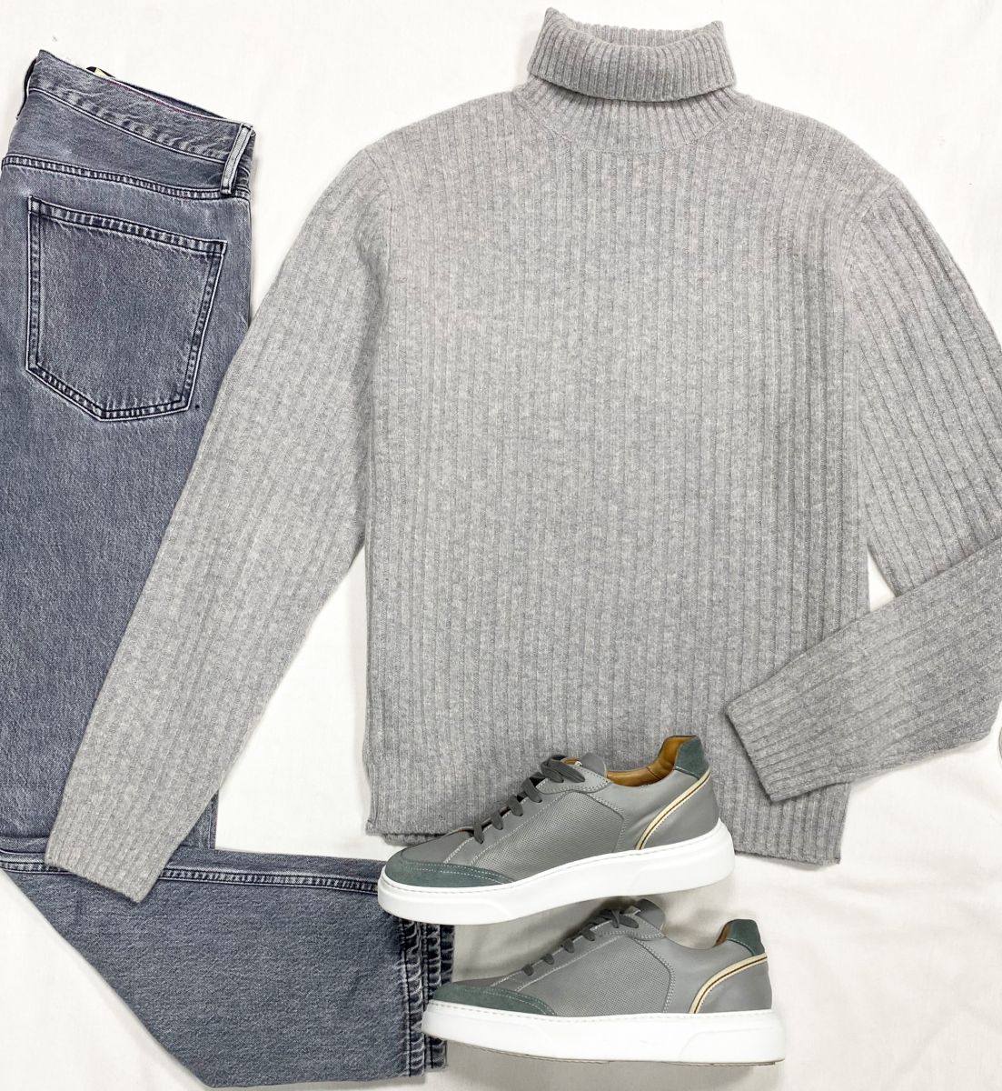 #mechtamen Свитер размер XL цена 6 154 руб
Джинсы Calvin Klein размер 31/32 цена 4 616 руб
Кроссовки La Spiga размер 41 цена 7 693 руб