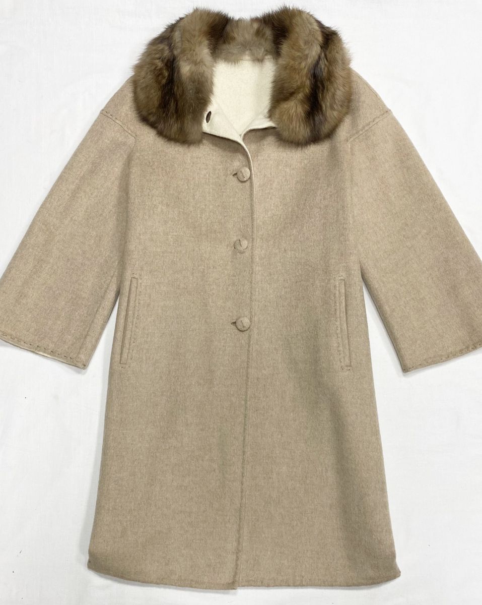 Пальто/ отделка Соболь/ размер 42 цена 62 620 руб
Ботинки Chanel размер 37.5 цена 46 965 руб
Сумка Prada 