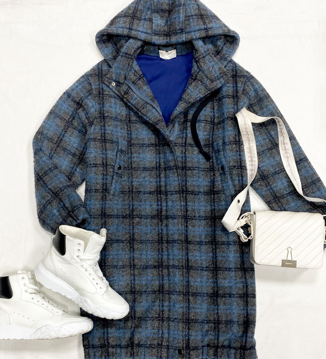 Пальто Terekhov размер 40 цена 4 697 руб
Кеды Alexander McQueen размер 40 цена 31 310 руб
Сумка Off White 