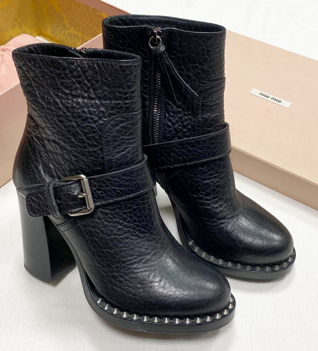 Ботильоны Miu Miu размер 35 цена 23 483 руб / новые /