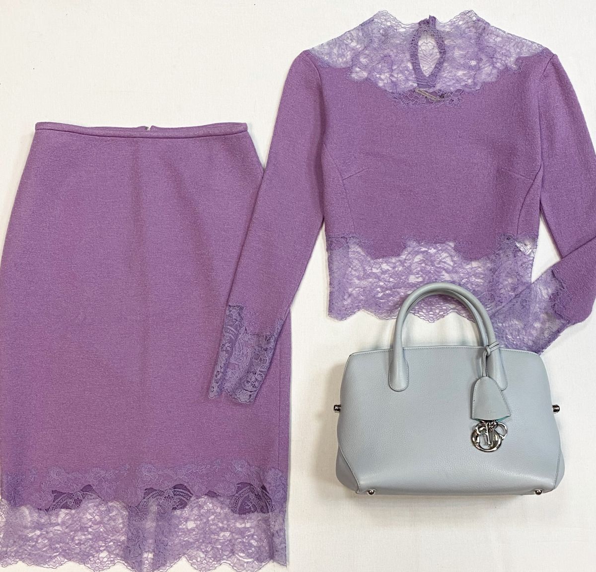 Костюм Ermanno Scervino размер 38 цена 30 770 руб
Сумка Dior 