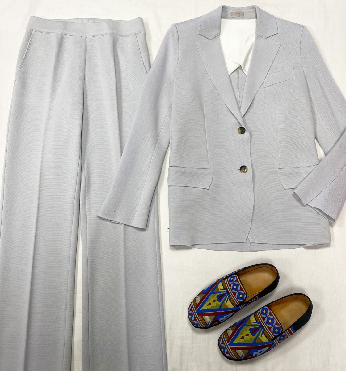 Костюм MRZ размер S цена 23 483 руб Лоферы Loewe размер 39 цена 46 965 руб