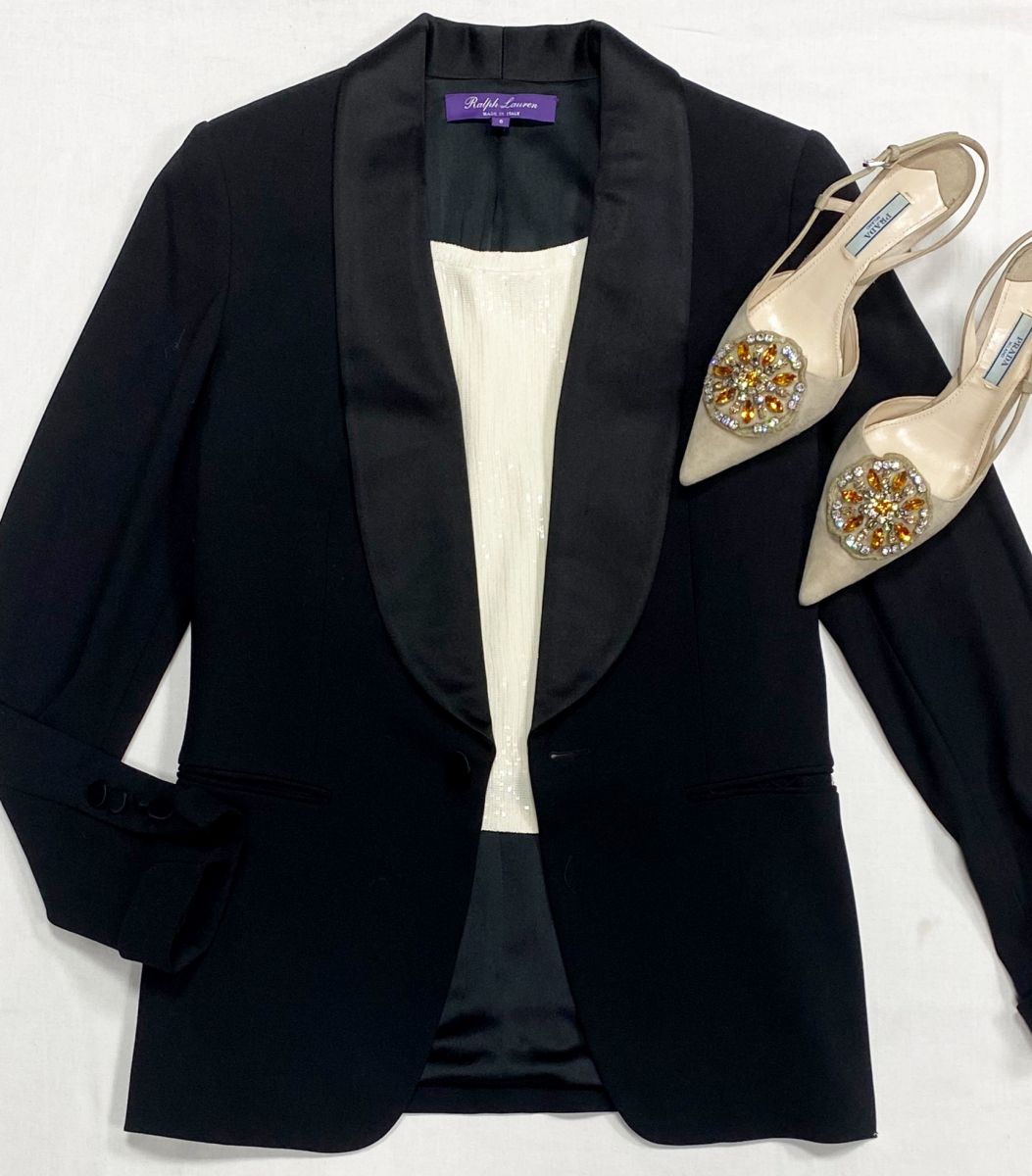 Жакет Ralph Lauren размер 6 цена 23 483 руб
Босоножки /камни/ Prada размер 38 цена 31 310 руб