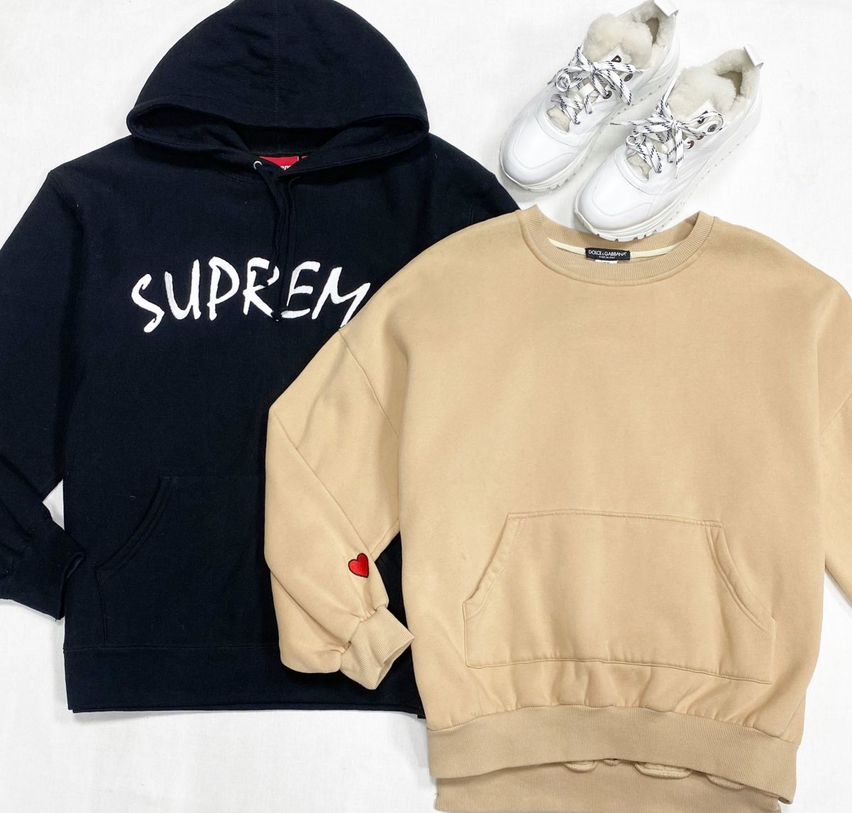 Толстовка Supreme размер M цена 7 828 руб
Толстовка Dolce Gabbana размер 50
Цена 
9 393 руб
Кроссовки Bogner размер 39.5 цена 46 965 руб