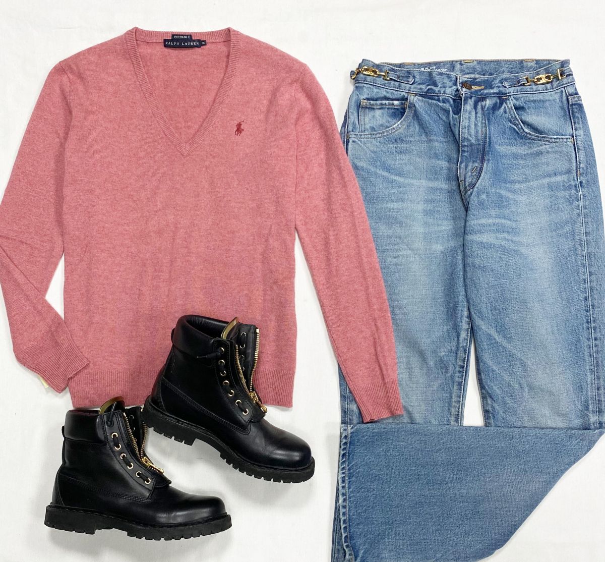 Кофта Ralph Lauren размер XS цена 10 770 руб
Джинсы Celine размер 27 цена 15 385 руб
Ботинки Balmain размер 37.5 цена 23 078 руб
