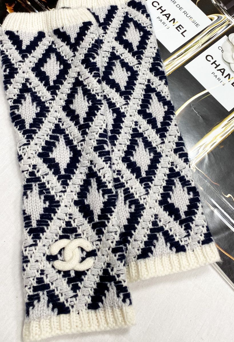 Митенки / кашемир / Chanel цена 31 310 руб