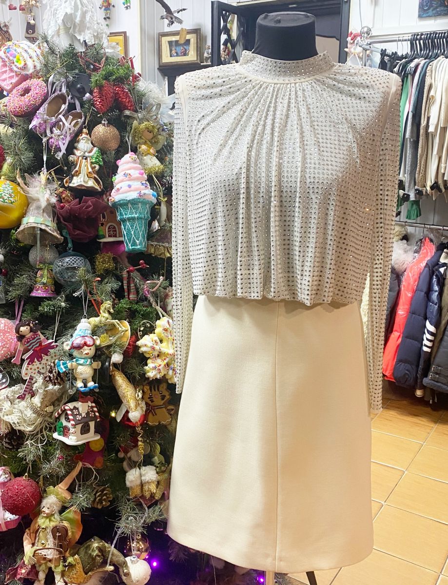 Блузка / камни/ Self Portrait размер 10/6 цена 15 655 руб
Юбка Prada размер 42 цена 15 655 руб