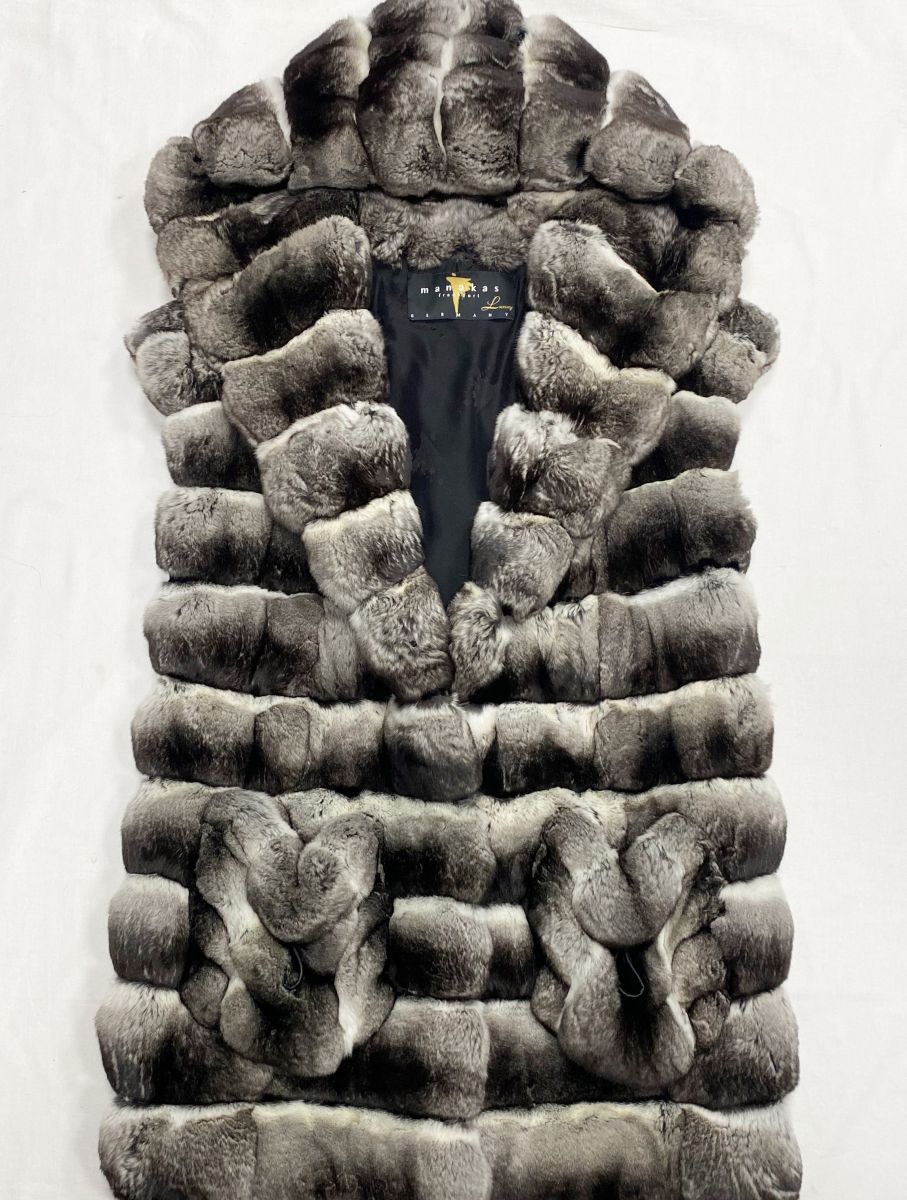 Жилет/ мех шиншиллы/ размер 42 цена 125 240 руб
Кеды Loro Piana размер 39.5 цена 46 965 руб
Сумка Saint Laurent 