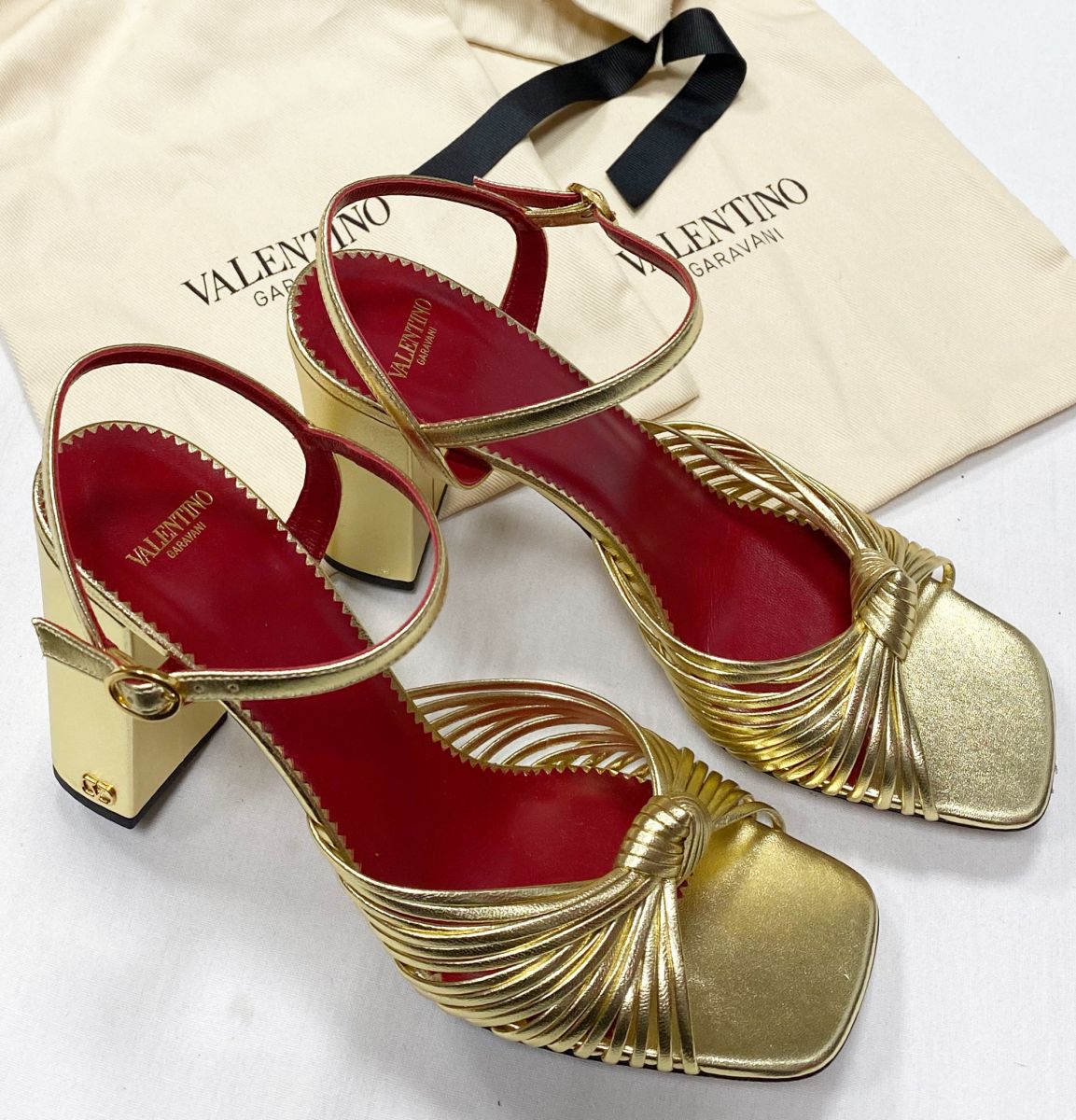 
Босоножки Valentino размер 40 цена 62 620 руб 