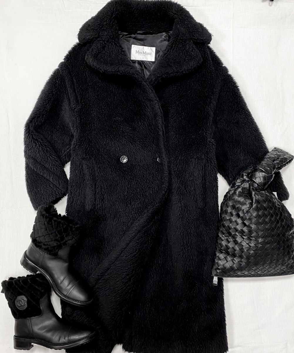 Пальто Тедди Max Mara размер S цена 23 483 руб 
Сапоги Chanel размер 39.5 цена 39 138 руб 
Сумка Bottega Veneta