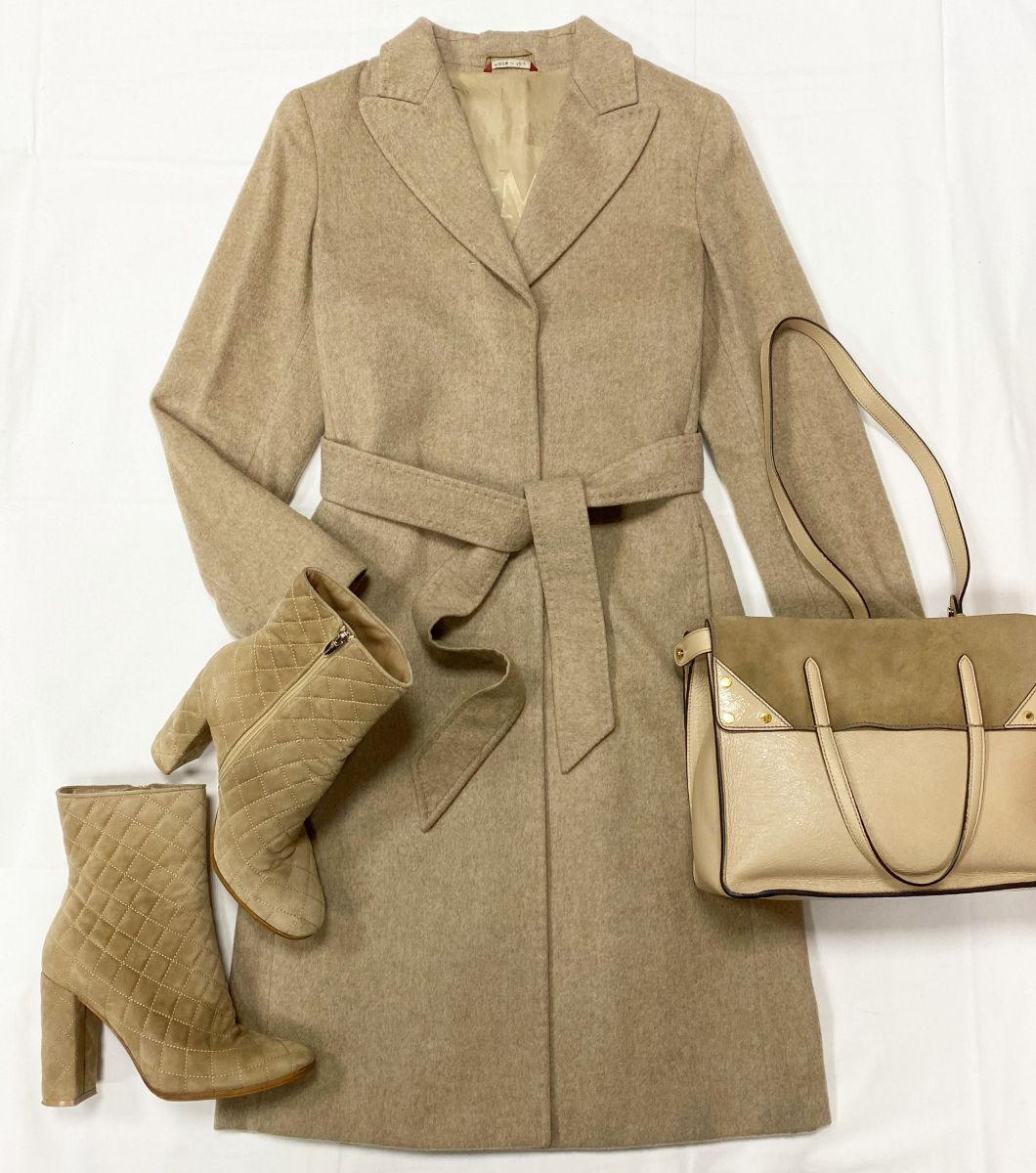 Пальто Max Mara размер 36 цена 23 483 руб 
Ботильоны Gianvito Rossi размер 39 цена 10 959 руб 
Сумка Fendi