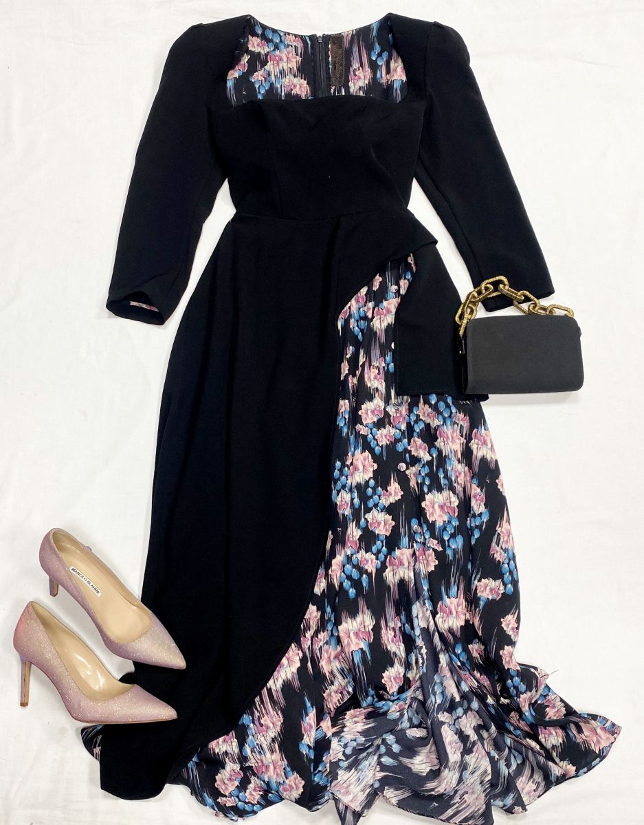 Платье Ulyana Sergeenko размер 38 цена 46 965 руб
Туфли Manolo Blahnik размер 38.5 цена 15 655 руб
Сумочка 