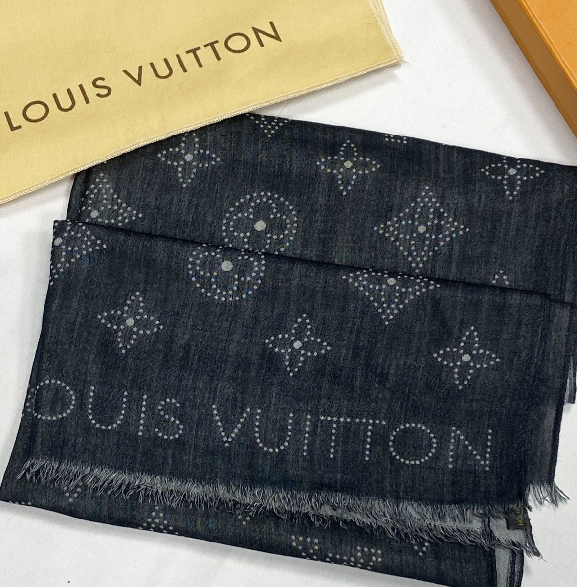 Палантин Louis Vuitton размер 70/160 цена 39 138 руб
