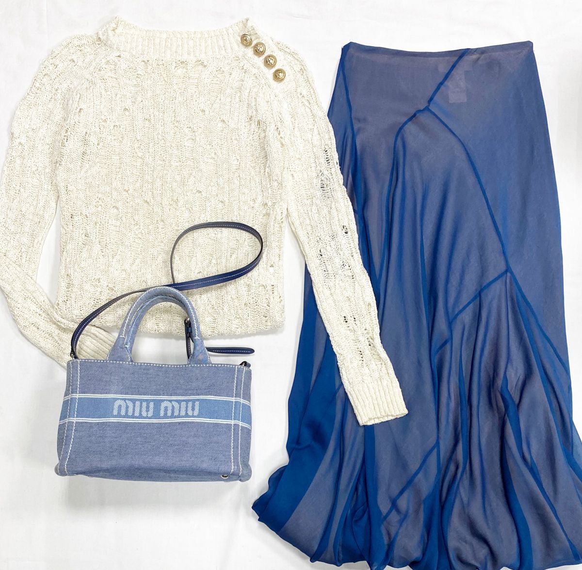 Юбка Chloe размер 36 цена 15 655 руб
Кофта Balmain размер 40 цена 10 959 руб
Сумка Miu Miu 