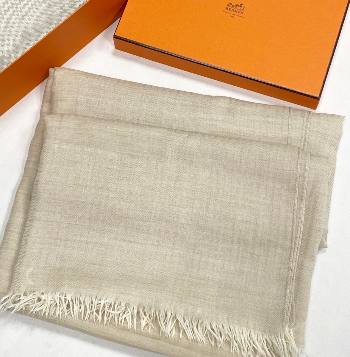 Палантин Hermes размер 140/200 цена 46 965 руб