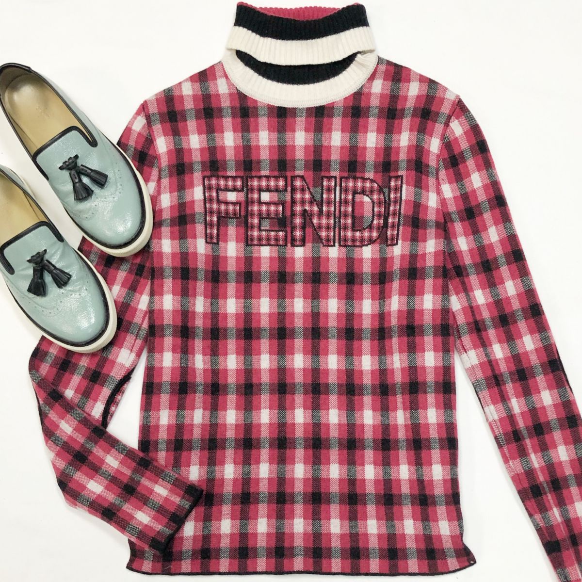 Водолазка Fendi размер 40 цена 7 693 рубСлипоны Hermes размер 37 цена 30 770 руб