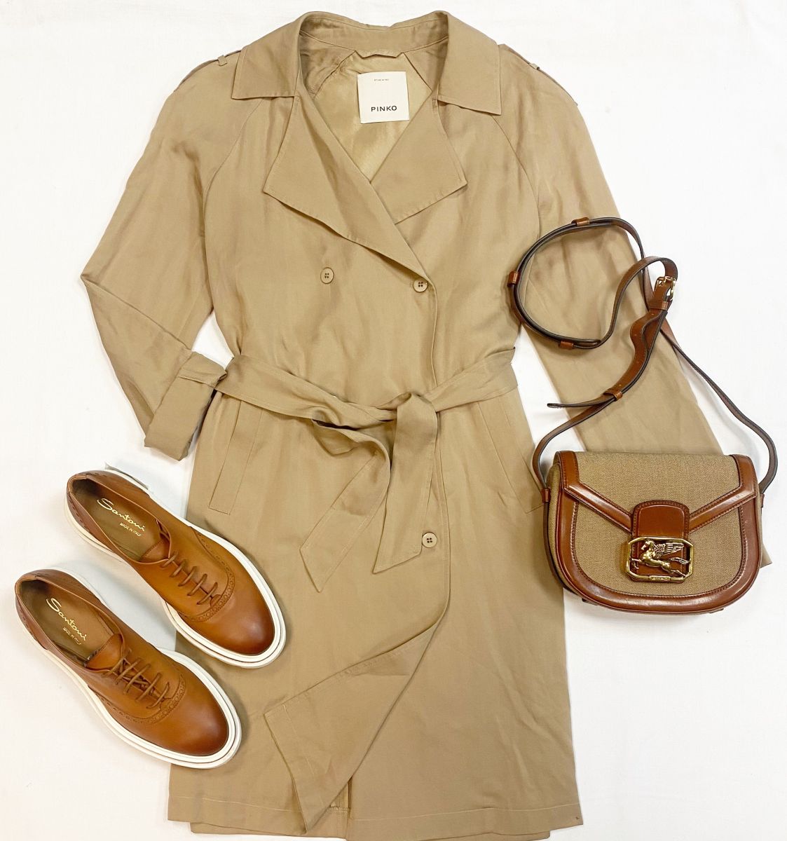 Плащ Pinko размер 40 цена 3 846 руб
Ботинки Santoni размер 40 цена 30 770 руб
Сумка Burberry 