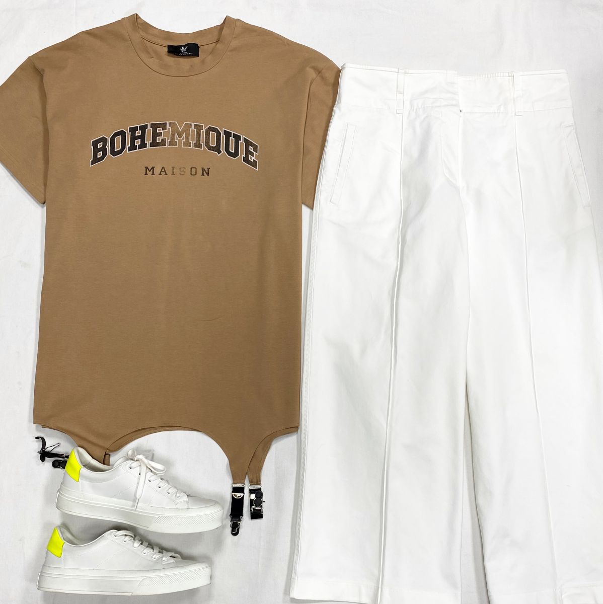 Брюки Hermes размер 42 цена 23 483 руб
Футболка Bohemique размер 36 цена 15 655 руб
Кеды Givenchy размер 38.5 цена 23 483 руб