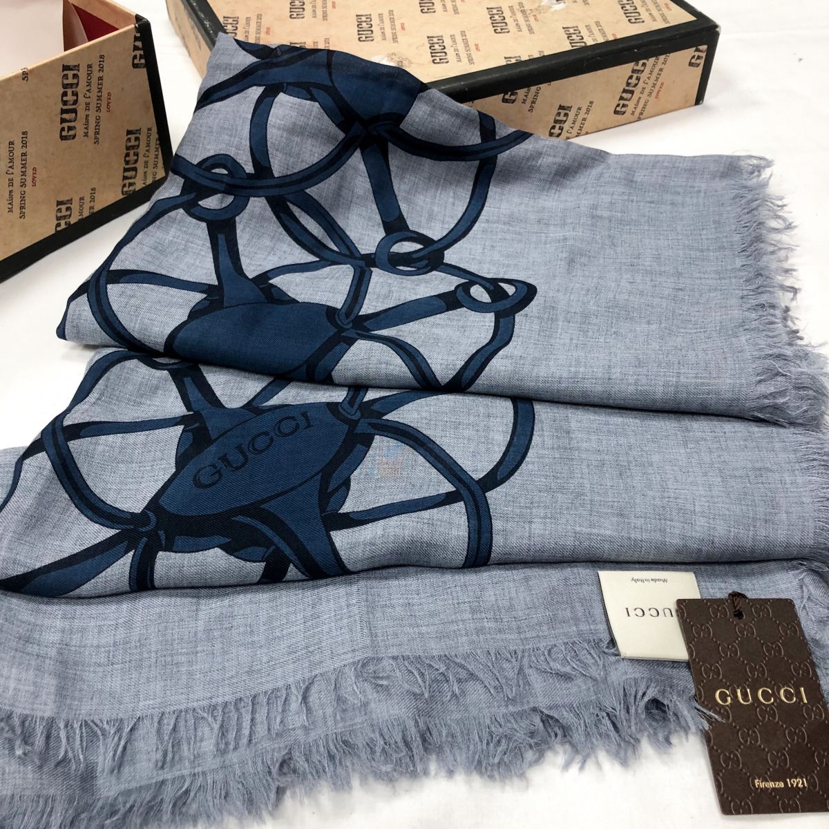 Палантин GUCCI размер 125 / 125 цена 18 462 руб /с ценником/ 