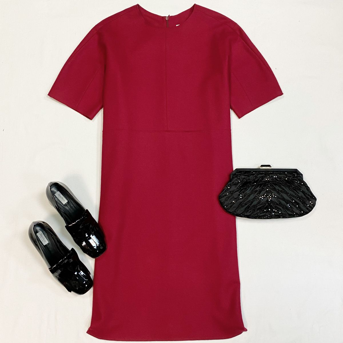 Платье Jil Sander размер 40 цена 15 385 рубТуфли Max Mara размер 39 цена 10 770 рубКлатч Armani