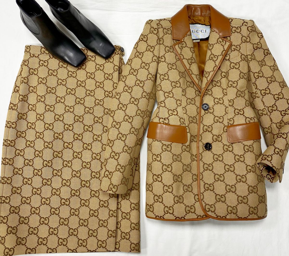 Жакет / отделка кожи / Gucci размер 38 цена 109 585 руб 
Юбка Gucci размер 40 цена 62 620 руб
