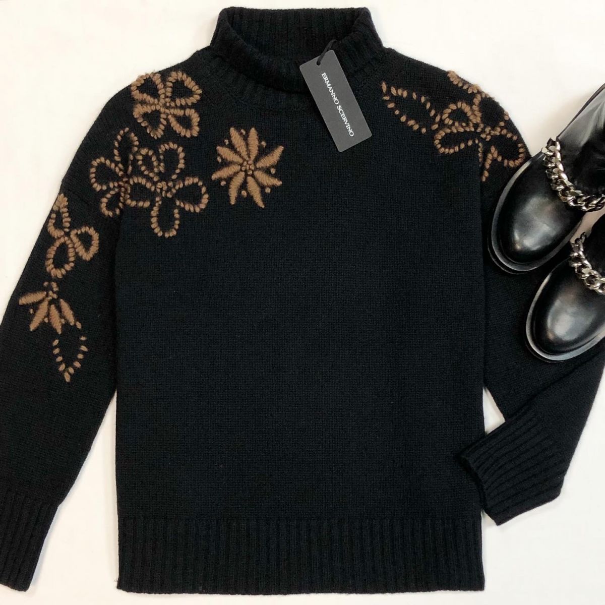 Свитер/вышивка/ кашемир/ шерсть/ Ermanno Scervino размер XS цена 84 618 руб/новый с биркой/ Ботинки Givenchy размер 38 цена 23 078 руб