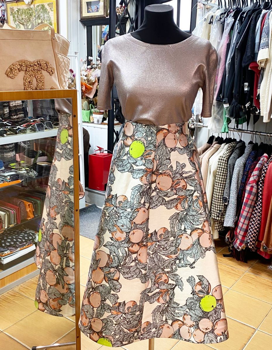Кофта Weekend/ Max Mara/ размер M цена 4 697 руб
Юбка Vika Gazinskaya размер 40 цена 9 393 руб
