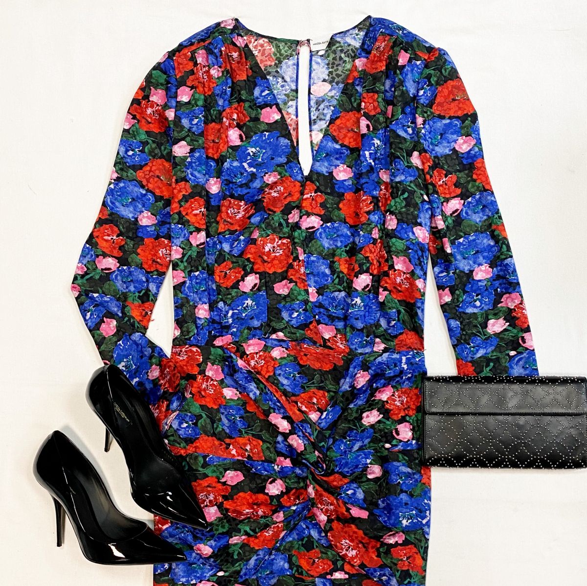 Платье Magda Butrym размер 38 цена 38 463 руб
Туфли Dolce Gabbana размер 41 цена 23 078 руб
Клатч Alaia 