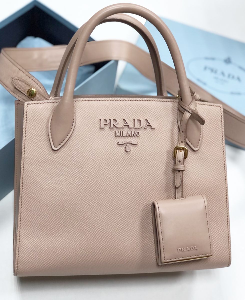 Сумка Prada размер 25/20 цена 125 240 руб
