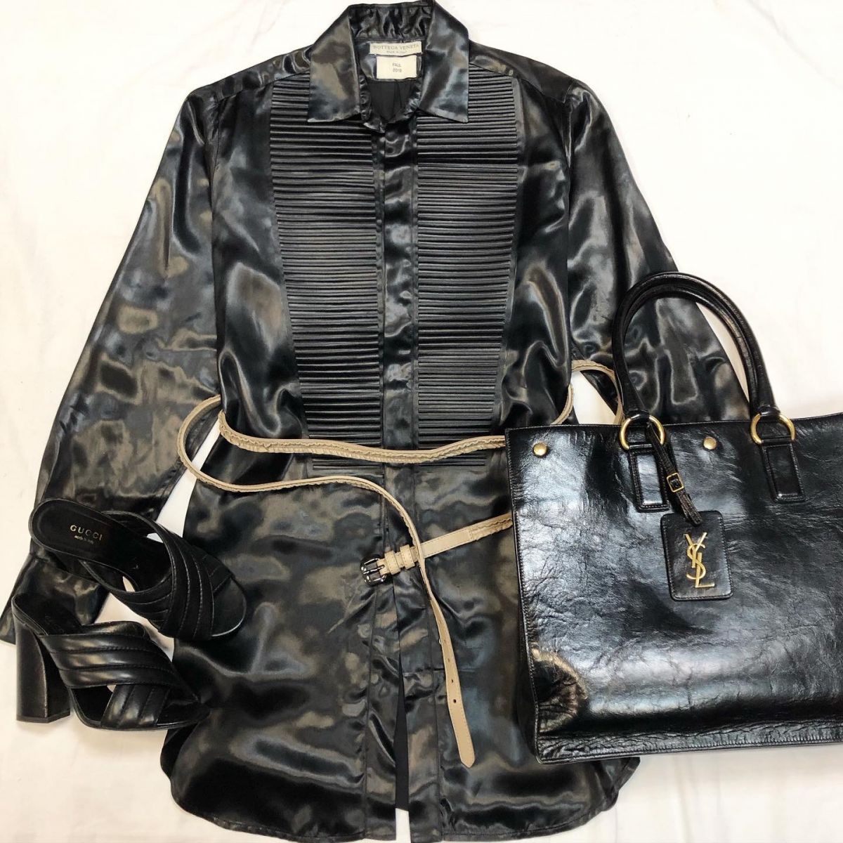 Платье /шёлк/ Bottega Veneta размер 36 цена 15 385 руб Ремень Burberry цена 4 616 руб Сабо Gucci размер 37.5 цена 15 385 руб