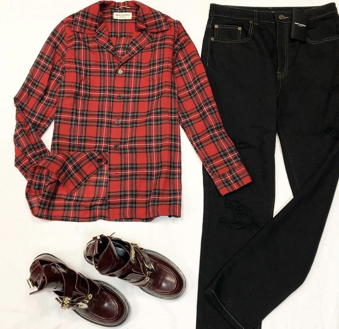 Рубашка Saint Laurent размер XS цена 7 693 руб 
Джинсы Saint Laurent размер 30 цена 12 308 руб 
Ботинки Balenciaga 
