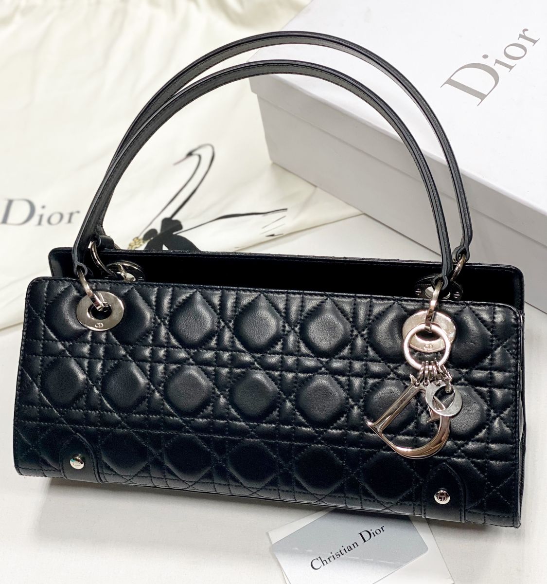 Сумка Christian Dior размер 30/13 цена 140
895 руб
