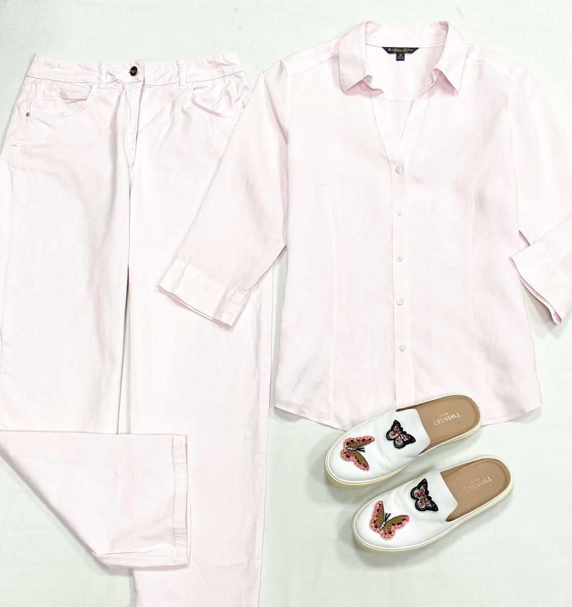 Брюки Marella размер 44 цена 2 348 руб
Рубашка/ лен/ размер 12 цена 3 914 руб
Сабо Twinset размер 38 цена 9 393 руб