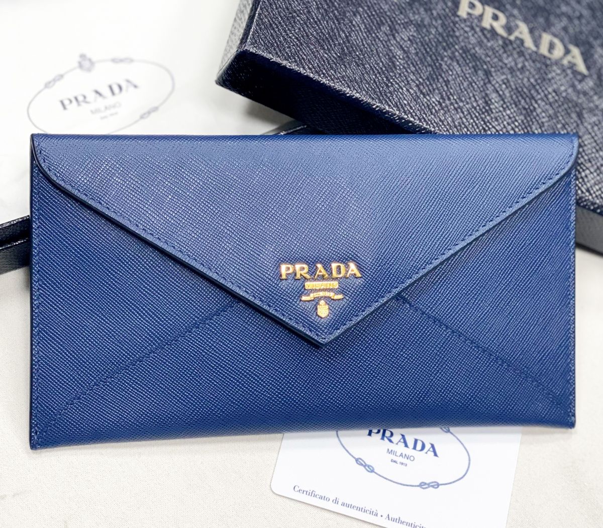 Кошелек Prada цена 23 483  руб