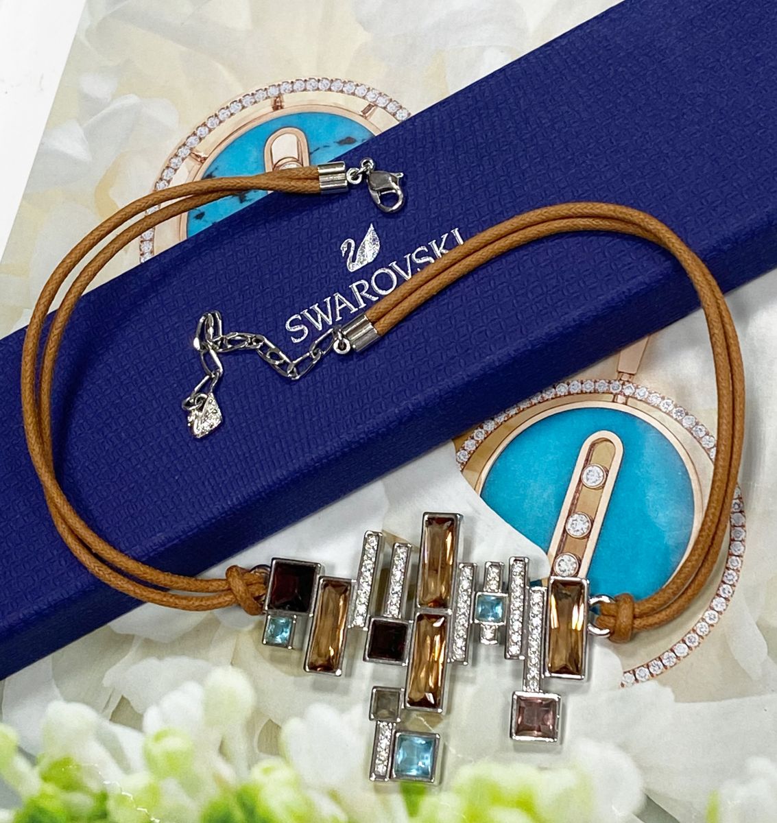 Колье / камни/ Swarovski цена 4 697 руб/ в коробке/
