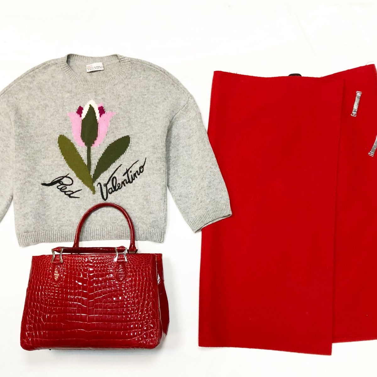 Свитер Red Valentino размер XS цена 4616 руб Юбка Celine размер 38 цена 7 693 руб Сумка Nancai