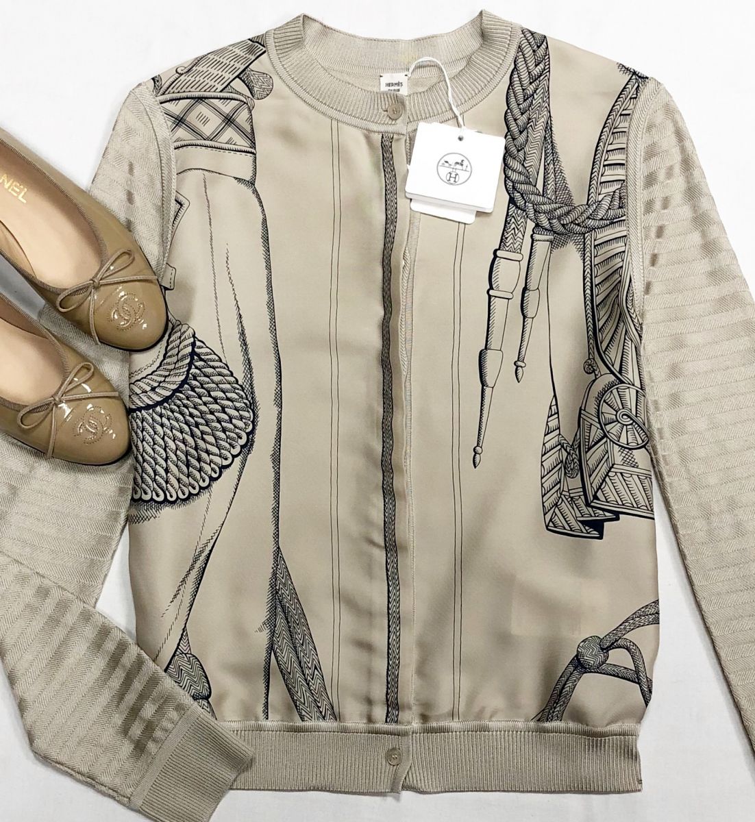 Кардиган-Кофта Hermes размер 36 цена 54 793 руб/ с биркой/
Балетки Chanel размер 36.5 цена 15 655 руб
