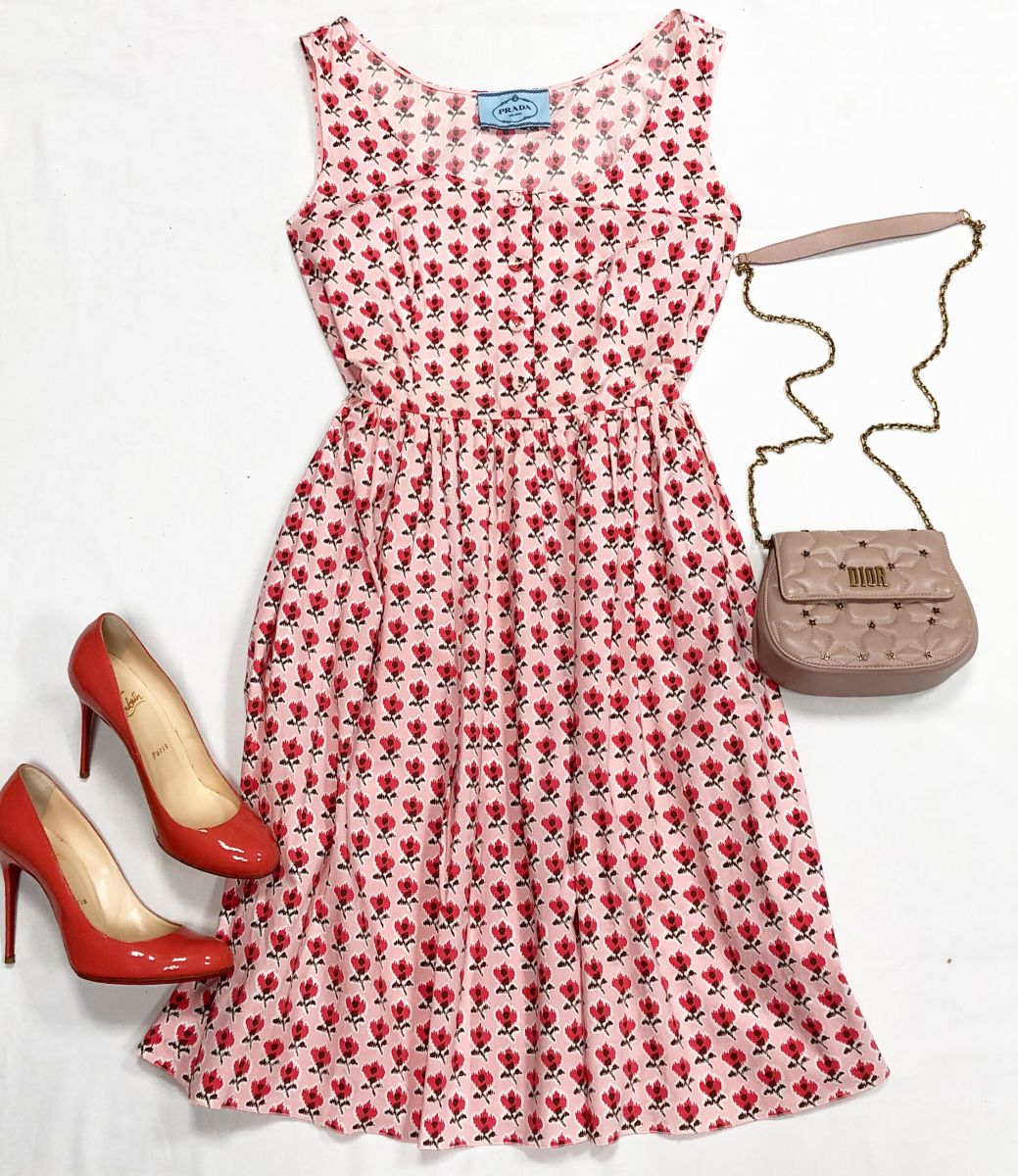 Платье Prada размер 44 цена 10 959 руб
Туфли LOUBOUTIN размер 38.5 цена 10 959 руб
Сумка Christian Dior