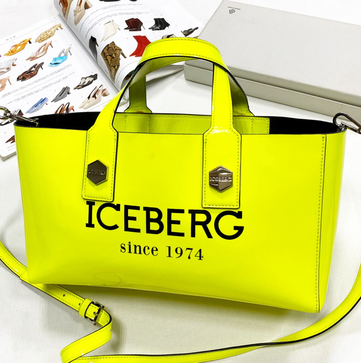 Сумка Iceberg размер 30/18 цена 7 828 руб
