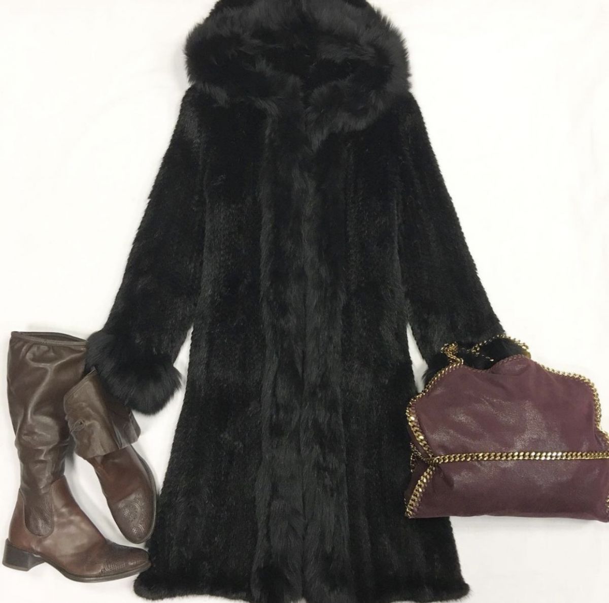 Пальто вязанная норка размер 38 цена 30 770 рубСапоги Prada размер 35.5 цена 7 693 руб Сумка Stellamaccrtney
